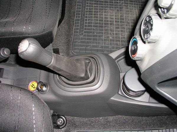 Toyota Yaris II. (kézi, 5 seb., 