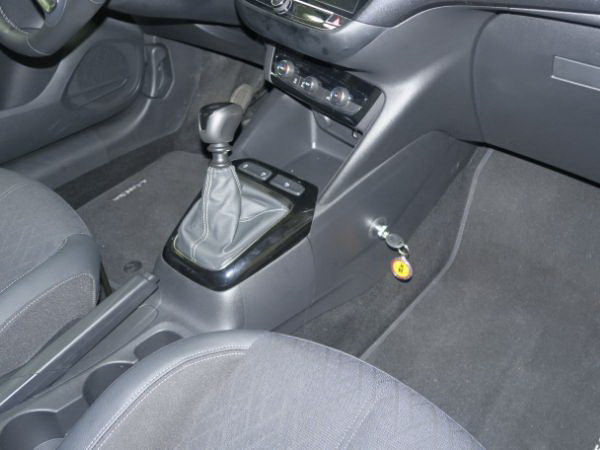 Opel Corsa F 6 seb R elöl 2019 től 2196R