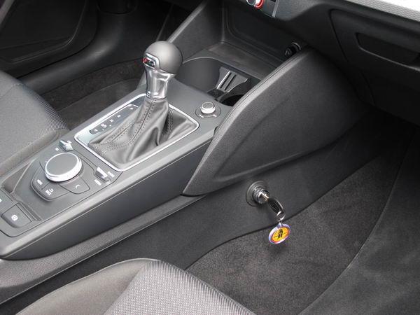 Audi Q2 (GA) (Aut./S-Tronic, fekete váltókulissza) 2016-tól /1992K/