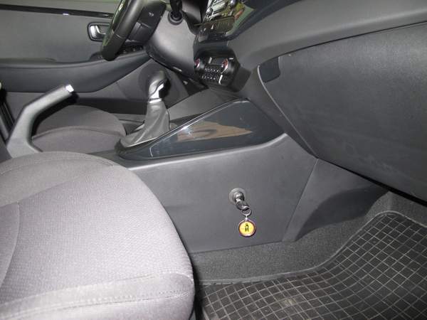 KIa Carens IV. (kézi, 6 seb., 