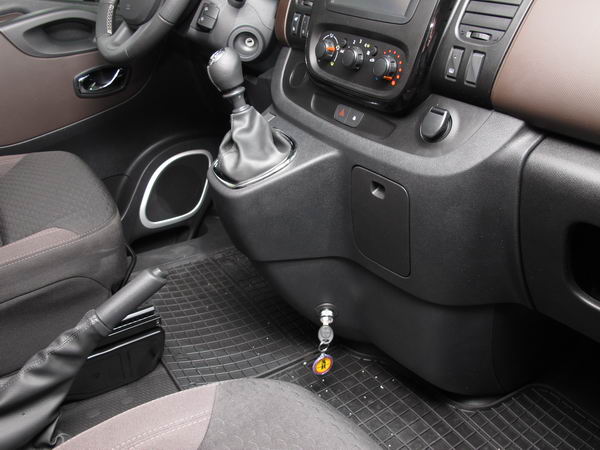 Nissan NV300 I. (kézi, 6 seb., 