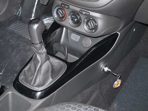 Opel Corsa (E) (kézi, 5 seb., 