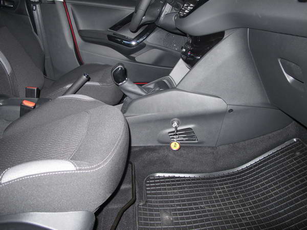 Peugeot 208 (C) (kézi, 5 seb., 