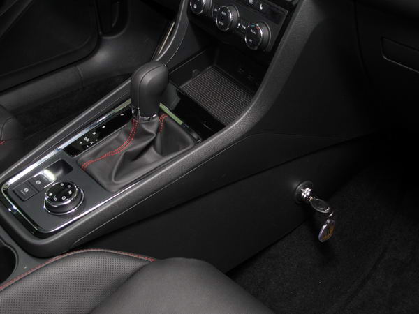 Seat Ateca (automata/DSG, 6 vagy 7 fokozatú, fehér váltókulissza) 2016-tól /2034K/