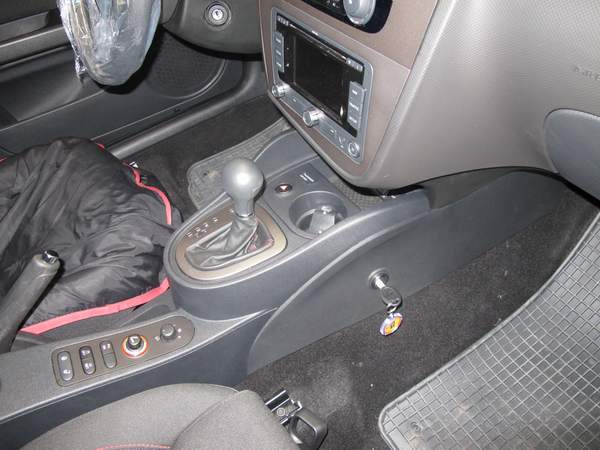 Seat Leon II. (automata/DSG, fekete váltókulissza) 2005-2012 /1587R/