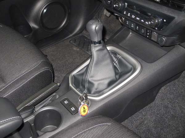 Toyota Hilux VIII. (kézi, 6 seb., 