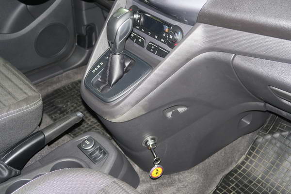 Ford Tourneo Connect II. (automata) 2013-tól /2049K/