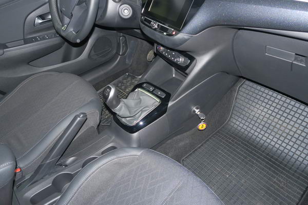 Opel Corsa F (kézi, 5 seb., 