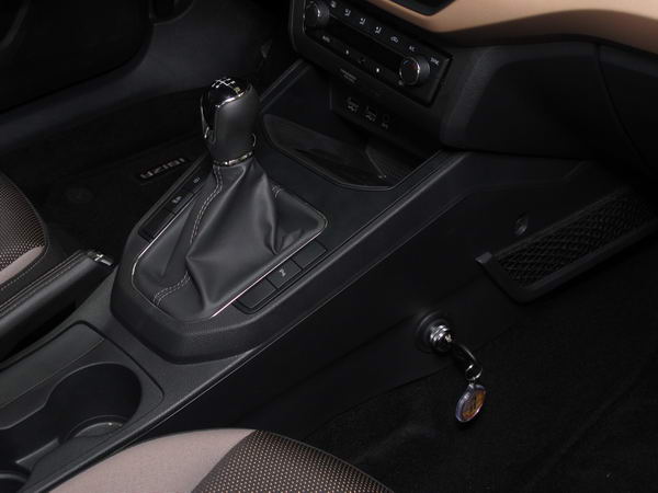 Seat Arona I. (kézi, 