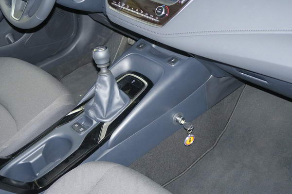 Toyota Corolla (kézi, 6 seb, 