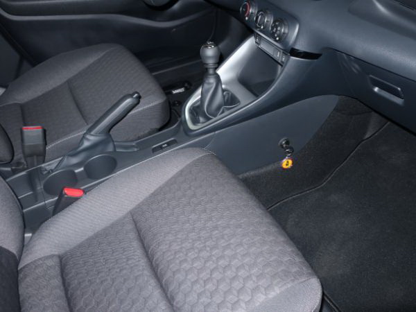 Toyota Yaris IV 6 seb R elöl 2020 tól 2216R